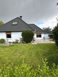 Bild (17bd3a6469ff72871ed98574eee549de): Intelligent aufgeteiltes, freistehendes EFH mit Terrasse, gro�em Garten und PV-Anlage in ruhiger Lage Stuhr-Moordeich, ideal f�r eine Familie