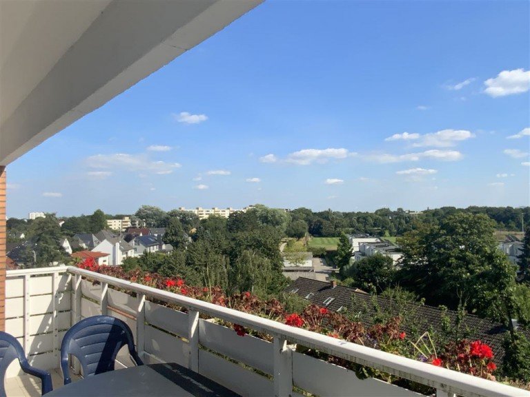 Balkon Ansicht 1 Bremen Wohnung �ber den D�chern der Gartenstadt Vahr Einladende 3 Zimmer mit gro�em Balkon, Aufzug und Garage