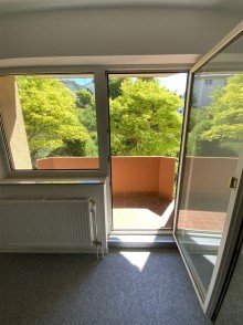 Zugang zum Balkon Kapitalanleger aufgepasst ! 
1 Zimmer, Bad Kreuznach, mit Balkon und TG-Stellplatz, frisch renoviert, sofort vermietbar