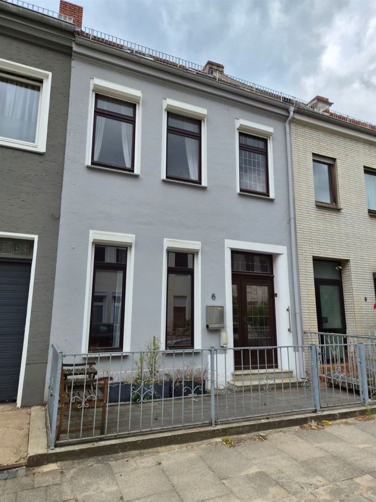 Frontansicht Bremen Haus Seltene Gelegenheit in Schwachhausen - Einfamilienreihenhaus mit Entwicklungspotenzial in attraktiver Lage.