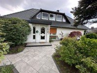 Bild (a4c19619e65d8fb2f8252ed30af619c3): Intelligent aufgeteiltes, freistehendes EFH mit Terrasse, gro�em Garten und PV-Anlage in ruhiger Lage Stuhr-Moordeich, ideal f�r eine Familie