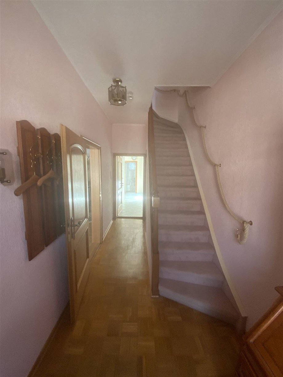 Flur EG mit Treppen-Aufgang Haus Bremen