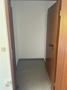 Flur Kapitalanleger aufgepasst ! 
1 Zimmer, Bad Kreuznach, mit Balkon und TG-Stellplatz, frisch renoviert, sofort vermietbar