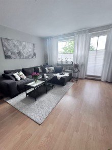Wohnzimmer Ansicht 1 Vermietete, sehr gepflegte 2 Zimmer mit Tageslichtbad, Aufzug und Loggia in gepflegter, gr�ner Lage Gartenstadt-Vahr